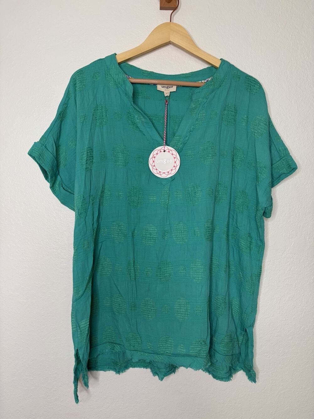 NWT Umgee Swiss Dot Jacquard Top V Neck Short Sleeve Size Large in Jade